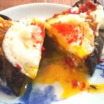 ブリコラージュ ブレッド アンド カンパニー ダイニング・カフェ - 豆腐サワークリームとアリスの卵、ケイジャンピペラードのオープンサンド。