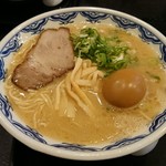 博多麺房 赤のれん - ラーメン味玉のせ！