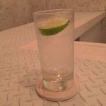 バスチカ - 店員さん（仮）に作ってもらったジントニック。美味しかったです！