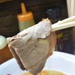 博多長浜ラーメン みよし - 醤油で煮ていない、煮豚系チャーシュー。