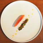 D'ORO HATSUDAI - ランチコース 3780円 の北海島函館のサクラマスの熟成マリネ、いくら添え