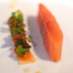 ランチコース 3780円 の北海島函館のサクラマスの熟成マリネ、いくら添え