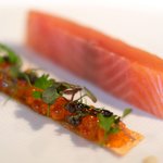 D'ORO HATSUDAI - ランチコース 3780円 の北海島函館のサクラマスの熟成マリネ、いくら添え