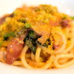 D'ORO HATSUDAI - ランチコース 3780円 の兵庫県産ホタルイカ、下仁田ネギ、ほうれん草、サルデーニャ島のカラスミ トルキオで搾るビコリ