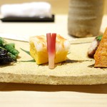 味ひろ - 素揚げした茄子の額と三度豆、車海老の黄身寿司とはじかみ、煮だことバチコ