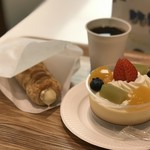 六花亭 帯広本店 - トップフォト プリン・アラモード サクサクパイ