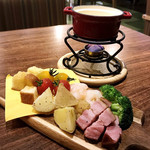 BEE HOUSE - チーズフォンデュ（1,760円）