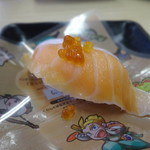 スシロー - サーモンいくら載せ