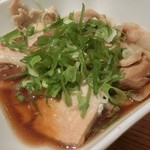 揚鶏屋　伊予 - 煮豚