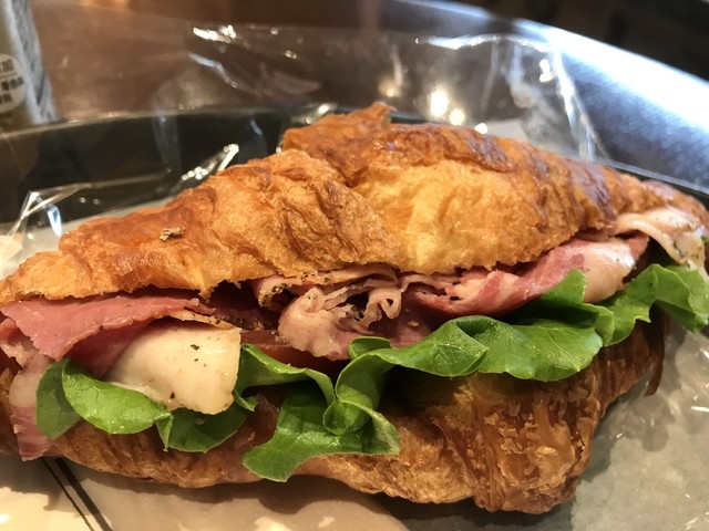 さすが世界基準 クロワッサンのパストラミビーフサンド最高です By シェルロイ Paul 神戸元町店 ポール 元町 jr パン 食べログ さすが世界基準 クロワッサンのパストラミビーフサンド最高です By シェルロイ Paul 神戸元町店 ポール 元町 jr パン 食べログ