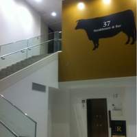 37 Steakhouse & Bar - %E3%81%8A%E5%BA%97%E3%81%AF%E4%BA%8C%E9%9A%8E%E3%81%AB%E3%81%AA%E3%82%8A%E3%81%BE%E3%81%99