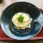 Live Kitchen 美楽亭 - さっぱりレモンうどん。
            税抜880円。
            美味し。