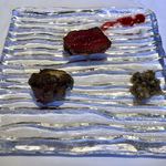 ウシマル - 赤身ジャージー牛・鹿肉ハンバーグ・香味野菜ソース