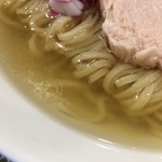 羅臼昆布と会津地鶏の濃密な冷やしスープ