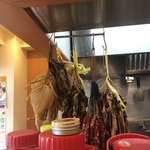 南粤美食 - 干し肉がぶら下がってる