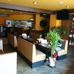 ウイーン - COFFEE ウイーン ＠ときわ台 2階にある店内 窓側からの眺め