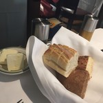 Wolfgang's Steakhouse by Wolfgang Zwiener - 大きなパンたくさんwけど 昔の方が黒糖バージョンもあって好きだったなー^ ^