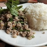 サバイディー タイ&ラオス料理 - カオラープムー　ランチ￥680
