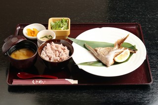 Shikisai - 本日の焼魚定食