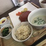 健康キッチン ループ - カルシウムの日★日替わりランチ