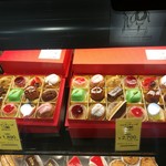 オーボンヴュータン - 見ているだけでも華やかな気分に！ミニサイズでも本格的な洋酒の香りやショコラの風味、フリアンディーズ2種