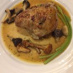 サラマンジェ ド イザシ ワキサカ - 詰めものをしたホロホロ鳥のロースト