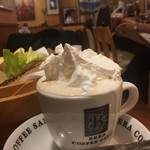 べら珈琲 - ウィンナーコーヒーの生クリームの標高www
