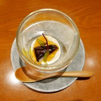RESTAURANT hidamarino - 根セロリのムース、鳥貝、コンソメジュレ