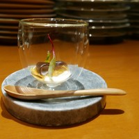 RESTAURANT hidamarino - 根セロリのムース、鳥貝、コンソメジュレ