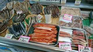 喰い処 鮭番屋 - 販売スペース