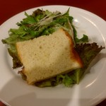 マジックレストラン＆バーGIOIA 銀座 - サラダとフォカッチャ