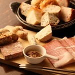 Meat hors d'oeuvres and fromage