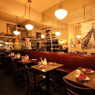 BISTRO POISSON ROUGE_1