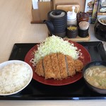 Katsuya - ロースカツ定食 745円