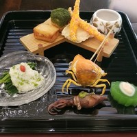よし邑 - 八寸 葉っぱの形はブロッコリーの寄せもの。
