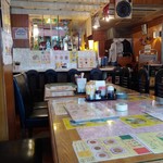 Shirukurodo - お店の中央にある大きなテーブル席。