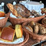 CROWN - パンはワゴンでお席まで運んで来てくれました。