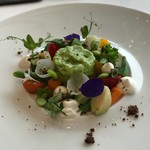 CROWN - 5月の野菜/サントモールとフロマージュブラン/ピストゥのエミュルジョン。