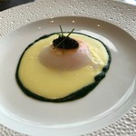 CROWN - オシェトラキャヴィアと温度卵/ポテトとアドックのムースリーヌ/クレソンのジュ。