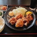 饂飩居酒屋 かずどん - ランチの唐揚げ定食！この唐揚げおいしい～サクサクジューシー♡