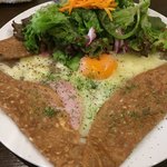 Sakuraisaketen - ハム、卵、チーズのガレット(a)