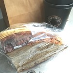 ブリコラージュ ブレッド アンド カンパニー ダイニング・カフェ - この日の持ち帰り購入。本日のコーヒーlarge とブリコラージュブレッド1/4。20180705　この日の豆はエチオピア。