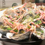 焼き牡蠣と岩海苔・ベーコンのニンニク鉄板焼き