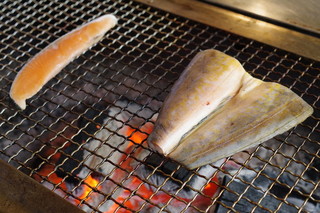 喰い処 鮭番屋 - 焼き風景