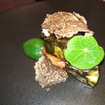 日本料理 TOBIUME - 煮黒鮑の炭火焼き、肝ソース、夏トリュフ