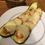 ラ カサリンガ - ズッキーニのピザ風ランチ