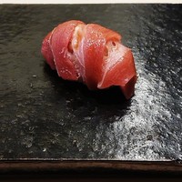 鮨 なんば 日比谷 - "焼けていない鮪"のトロ