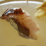 海の見えるカウンター寿司 鮨屋台 - 【イサキ】