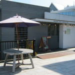 カフェ&ワインバー オーデパール - ロータリー側の出入口です｡