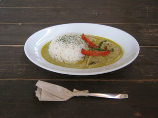 카페&와인바 오 데파루 - 【ランチ】｢本日のカレー/グリーンカレー｣です｡